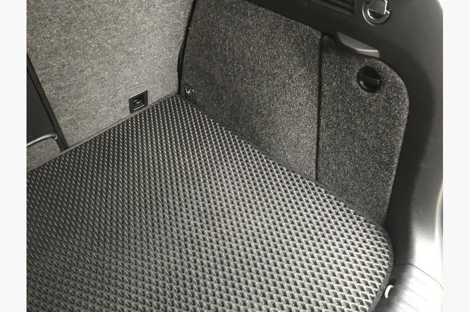 Volkswagen Tiguan 2007–2016 Koberec do kufru (EVA, černý) Fotografie 3