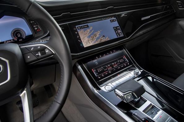 Recenze modernizovaného prémiového crossoveru Audi Q7 Fotografie 8