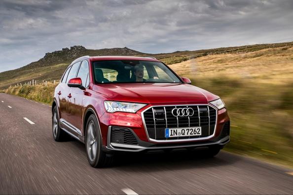 Recenze modernizovaného prémiového crossoveru Audi Q7 Fotografie 12