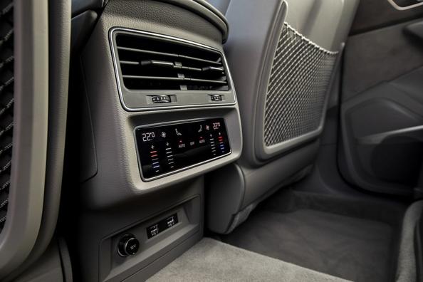 Recenze modernizovaného prémiového crossoveru Audi Q7 Fotografie 10