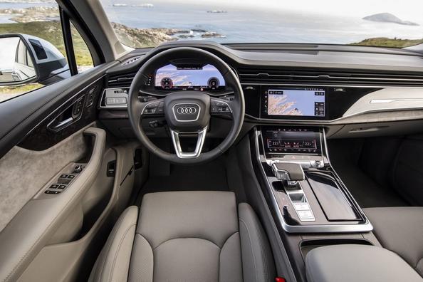 Recenze modernizovaného prémiového crossoveru Audi Q7 Fotografie 6