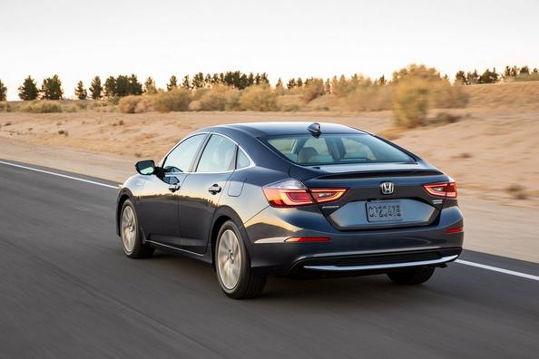 Třetí generace hybridního sedanu Honda Insight Fotografie 12