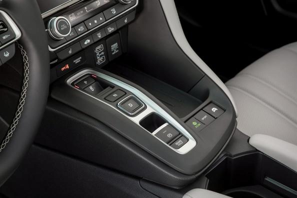 Třetí generace hybridního sedanu Honda Insight Fotografie 8