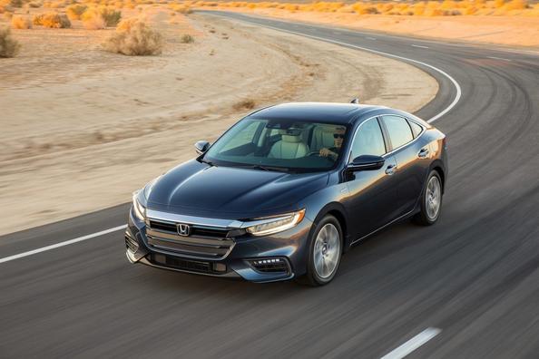 Třetí generace hybridního sedanu Honda Insight Fotografie 2