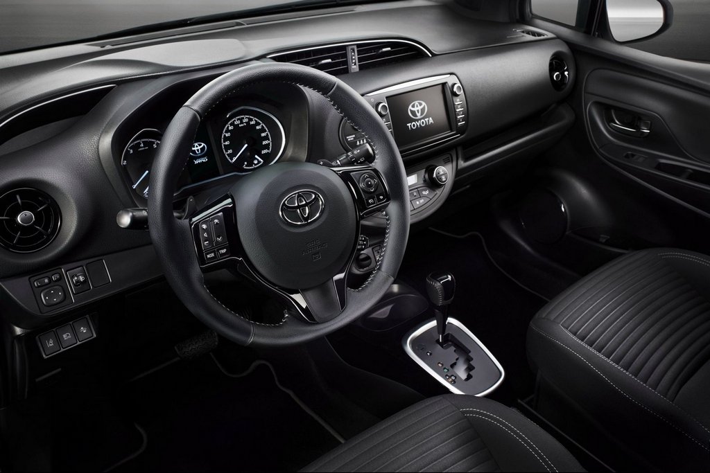 Recenze modernizovaného subkompaktního hatchbacku Toyota Yaris