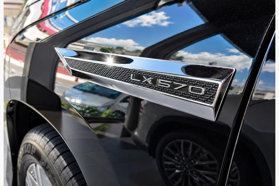 Lexus LX570/450d 2008–2022 Sada štítků v karbonovém vzhledu (4 ks) Image