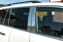 Toyota Land Cruiser 200 2007–2021 Kompletní okenní lišty a lišty na sloupky (nerez) fotografie 11