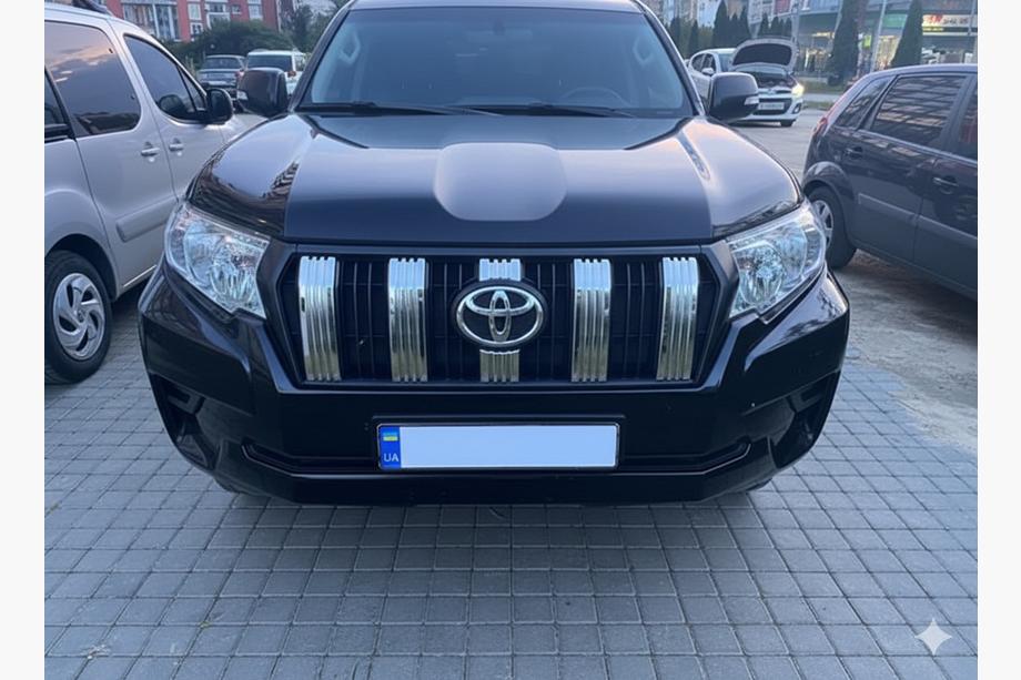 Toyota Land Cruiser Prado 150 2009–2023 Chromové lišty na mřížku chladiče (2017-2023) Fotografie 1