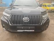 Toyota Land Cruiser Prado 150 2009–2023 Maska chladiče 2017↗ LED (Zeus Black, s Black obočím) fotografie 11
