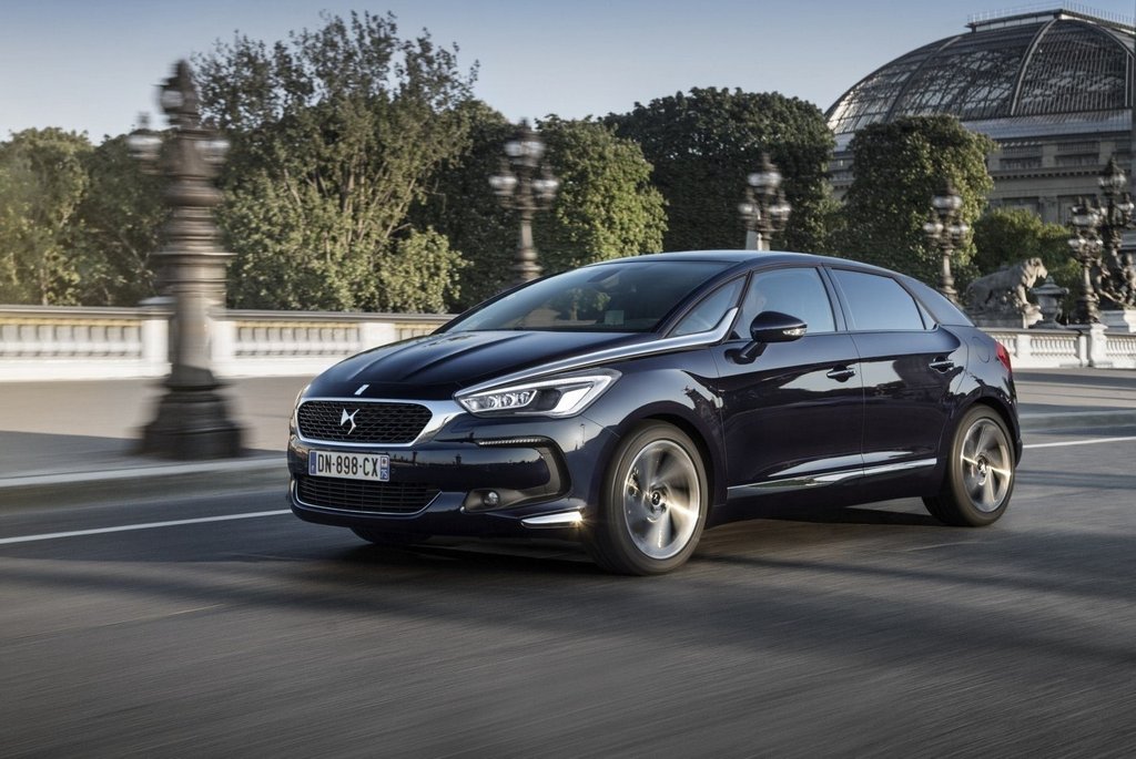 Modernizovaný pětidveřový hatchback Citroen DS5