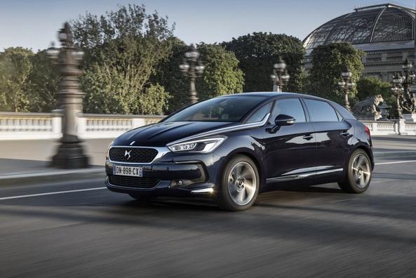 Modernizovaný pětidveřový hatchback Citroen DS5