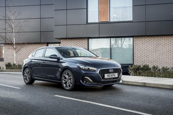 Recenze kompaktního liftbacku Hyundai i30 Fastback