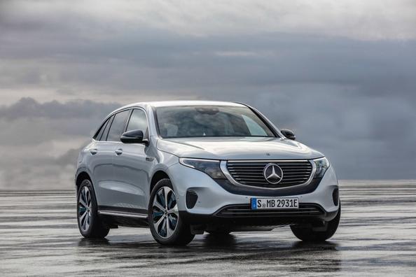 Elektrický crossover Mercedes-Benz EQC s pohonem všech kol