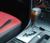 Toyota Land Cruiser 200 2007–2021 Hlavice řadicí páky (černá kůže + světlé dřevo) fotografie 3