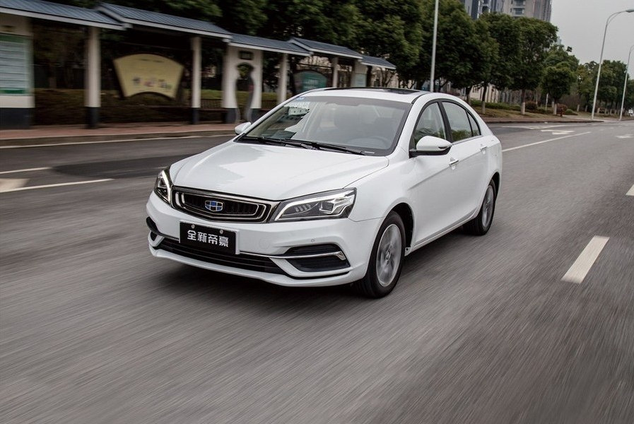 Recenze modernizovaného sedanu Geely Emgrand 7