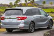 Recenze osmimístného plnohodnotného minivanu Honda Odyssey fotografie 8