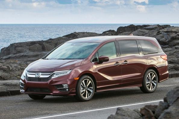 Recenze osmimístného plnohodnotného minivanu Honda Odyssey