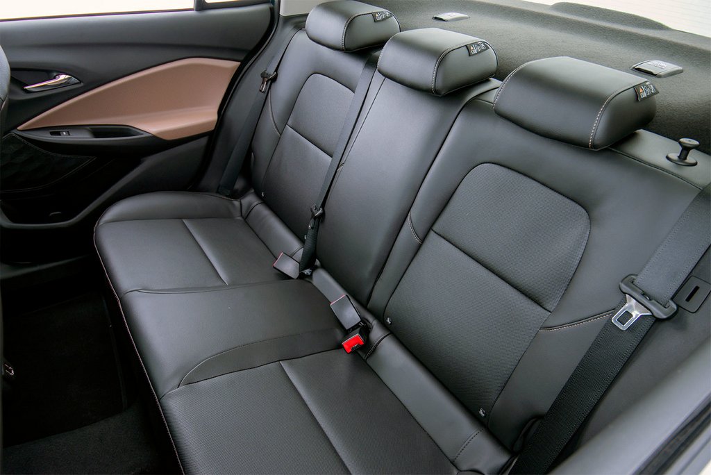 Recenze cenově dostupného kompaktního sedanu Chevrolet Onix