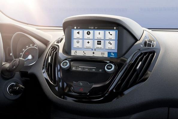 Recenze kompaktního minivanu Ford Tourneo Courier Fotografie 10