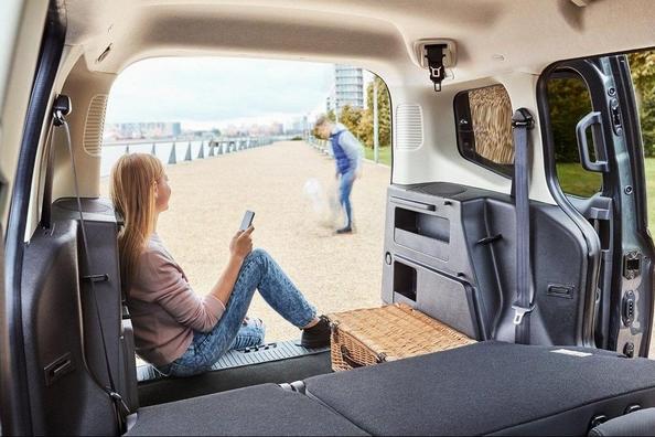 Recenze kompaktního minivanu Ford Tourneo Courier Fotografie 7