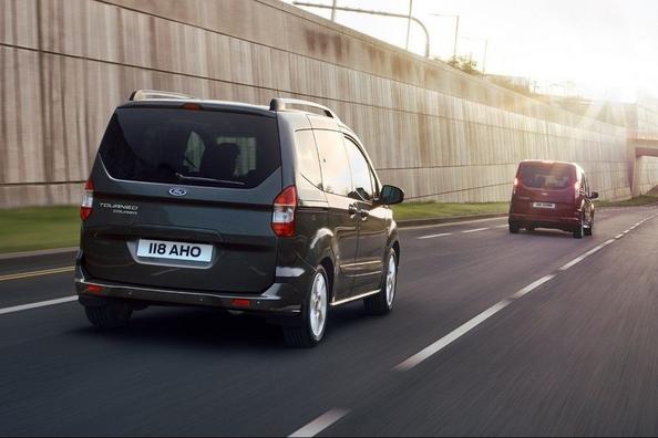Recenze kompaktního minivanu Ford Tourneo Courier Fotografie 4