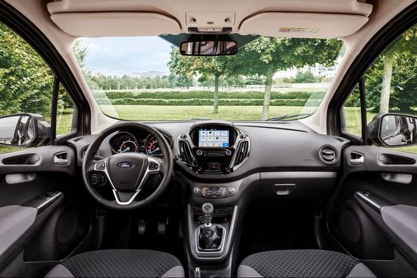 Recenze kompaktního minivanu Ford Tourneo Courier Fotografie 6