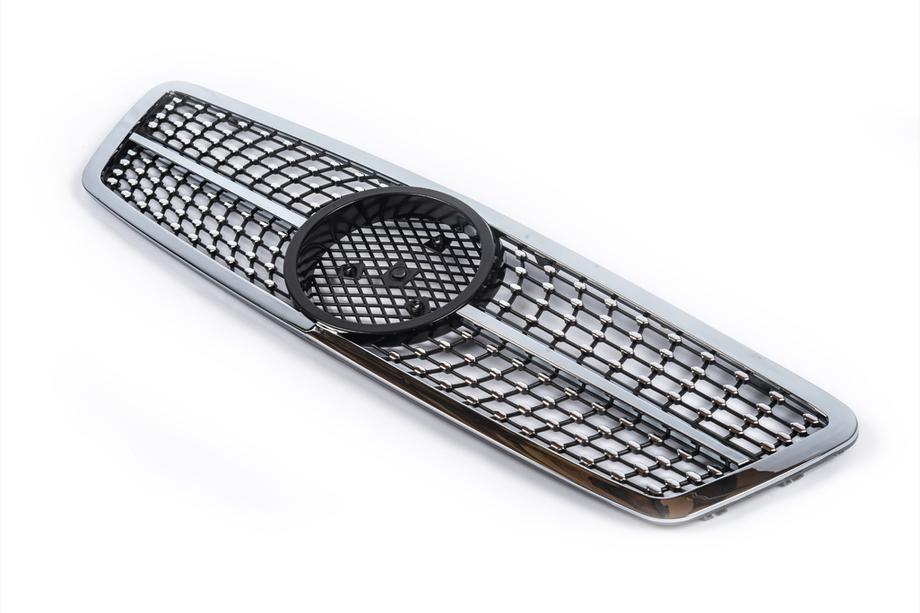 Mercedes C-Class W203 2000–2007 Přední maska chladiče Diamond Silver Fotografie 3