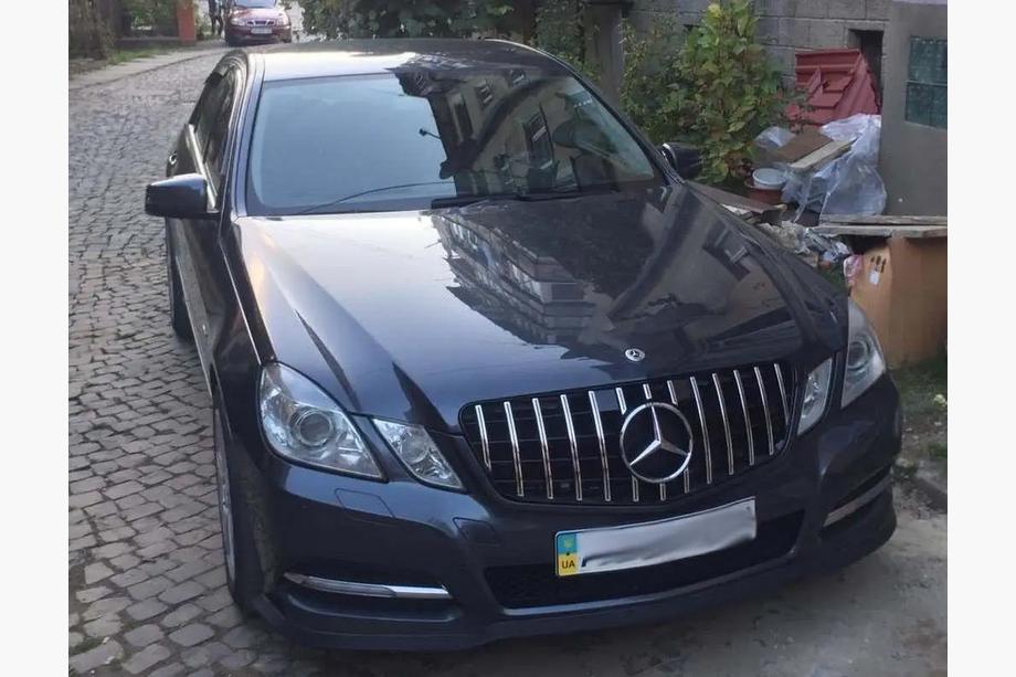 Mercedes E-Class W212 2009–2016 Přední maska chladiče GT Panamericana (2009-2012) Fotografie 1