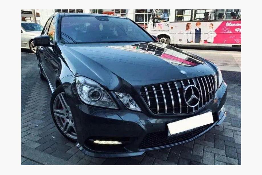 Mercedes E-Class W212 2009–2016 Přední maska chladiče GT Panamericana (2009-2012) Fotografie 4