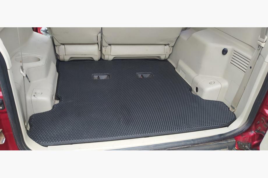 Mitsubishi Pajero Wagon III 1999–2006 Koberec do kufru (EVA, černý) Image