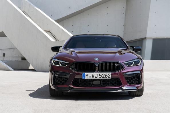 Recenze sportovního sedanu BMW M8 Gran Coupe