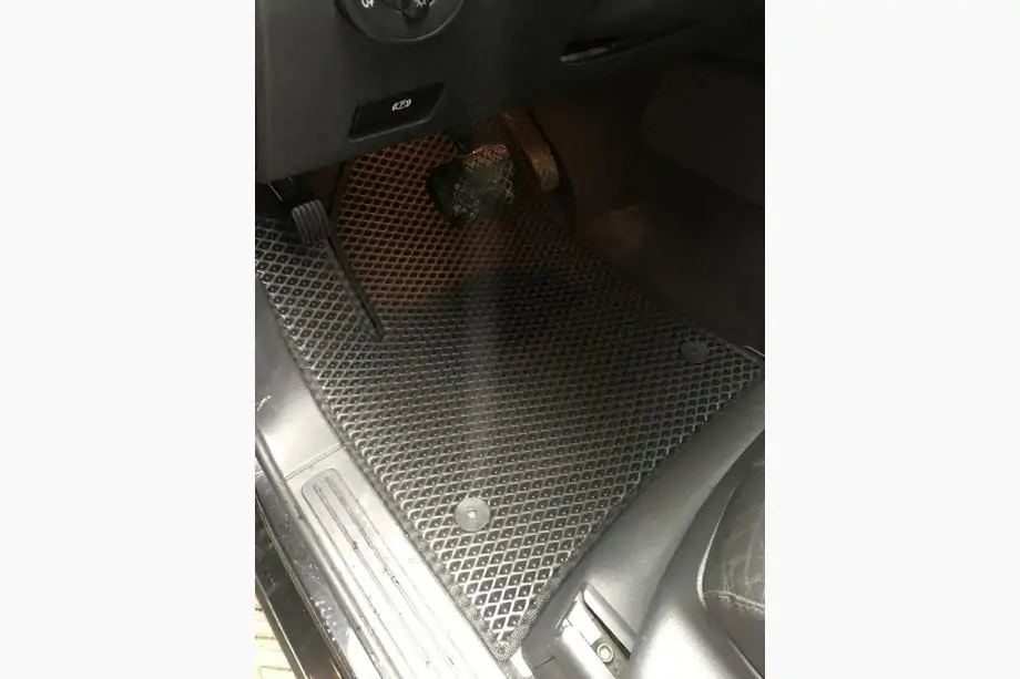 Volkswagen Touareg 2002–2010 EVA autokoberce (černé) Fotografie 5