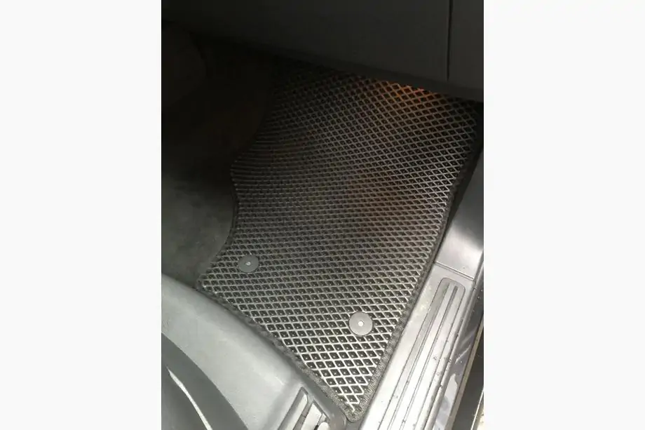 Volkswagen Touareg 2002–2010 EVA autokoberce (černé) Fotografie 6