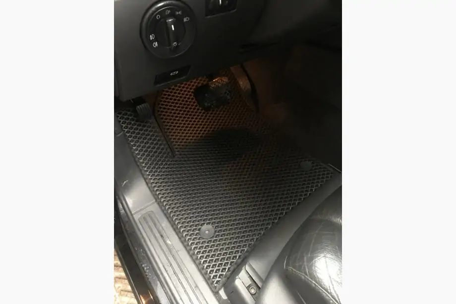 Volkswagen Touareg 2002–2010 EVA autokoberce (černé) Fotografie 2