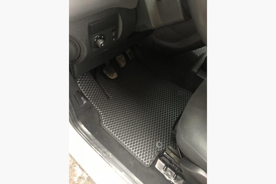 Citroen Berlingo 2008–2018 EVA autokoberce (černé) Přední + zadní + na prahy (5 ks) Fotografie 2