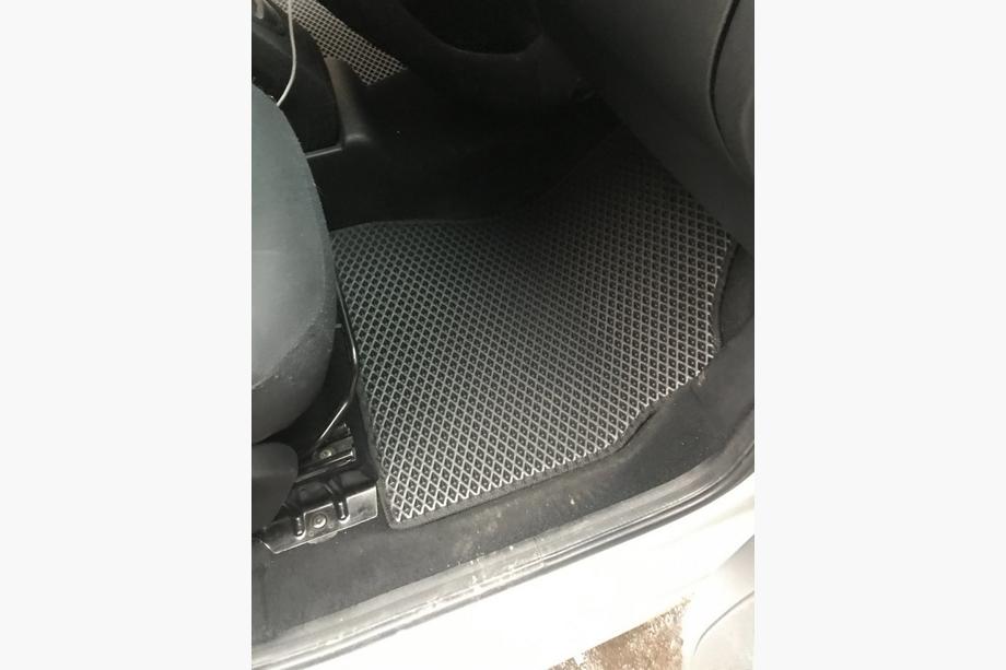 Citroen Berlingo 2008–2018 EVA autokoberce (černé) Přední + zadní + na prahy (5 ks) Fotografie 4