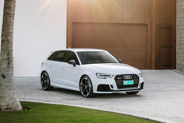 Test nabitého čtyřkolového hatchbacku Audi RS3 Sportback