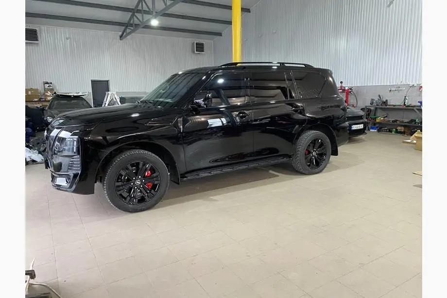 Nissan Patrol Y62 2010–2024 Sada bodykitu pro rok 2024 (facelift) Fotografie 11
