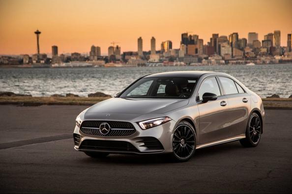 Recenze kompaktního modelu Mercedes-Benz A-Class Sedan