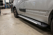 Nissan NV400 2010–2024 Boční nášlapy Line (2 ks, hliník) fotografie 1