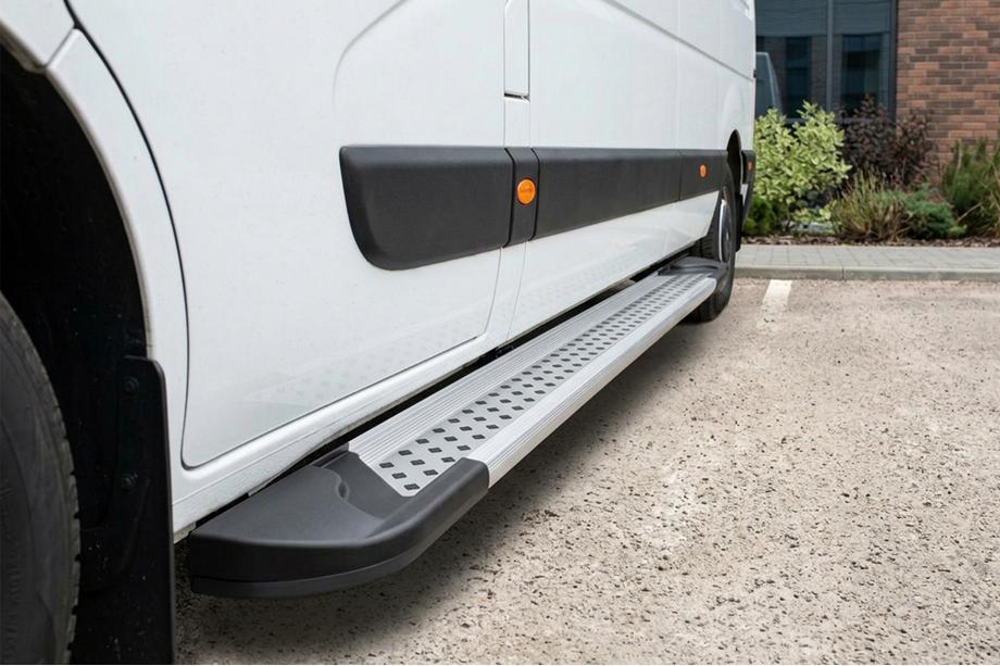 Nissan NV400 2010–2024 Boční prahy New Vision Grey (2 ks., hliník) Dlouhý rozvor Image