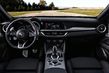 První generace kompaktního crossoveru Alfa Romeo Stelvio fotografie 11