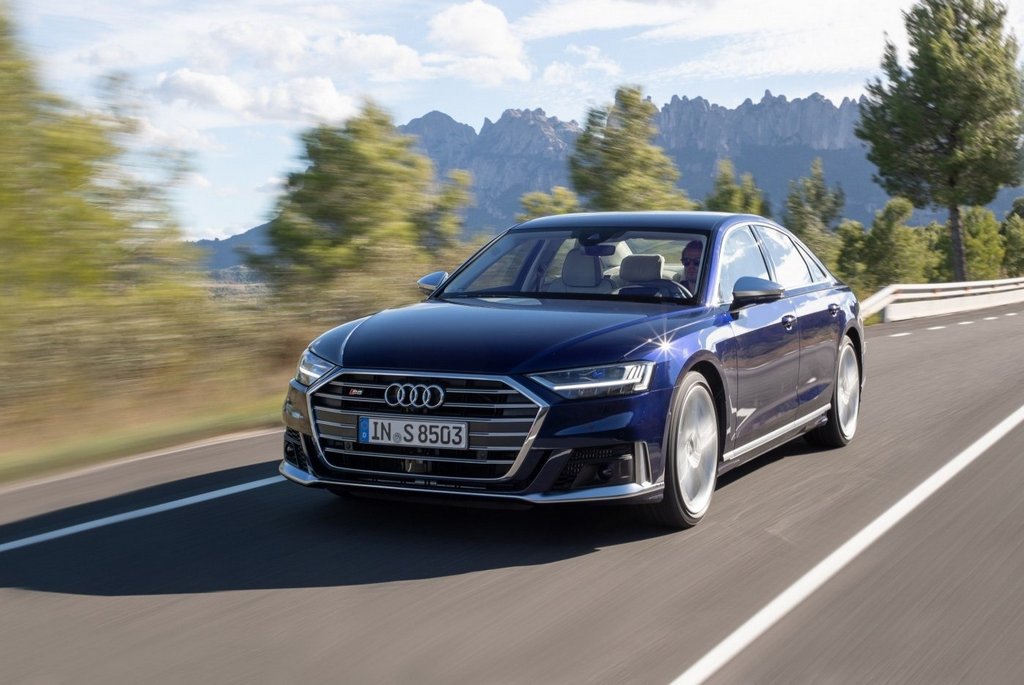 Sportovní luxusní sedan Audi S8
