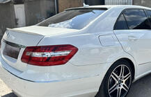 Mercedes E-Class W212 2009–2016 Spoiler na zadní okno AMG E63 (ABS, k lakování) fotografie 3