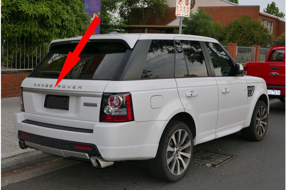 Range Rover Sport 2005–2013 Zadní lišta nad registrační značkou (šedá) Fotografie 1