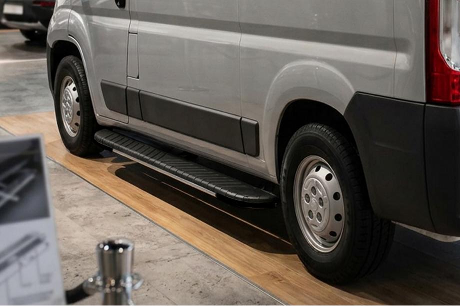 Fiat Ducato 2006–2025 Boční prahy Bosphorus Grey (2 ks, hliník) Krátký rozvor Image
