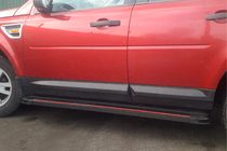 Land Rover Freelander II 2006–2014 Boční nášlapy Maya Red (2 ks, hliník) fotografie 4