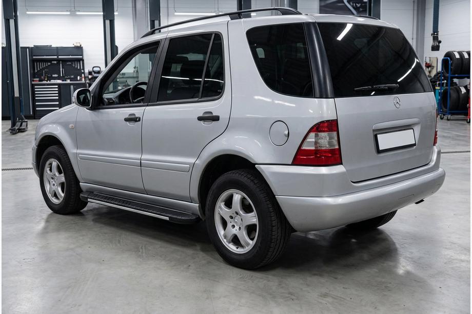 Mercedes ML W163 1997–2005 Boční prahy Bosphorus Grey (2 ks, hliník) Image