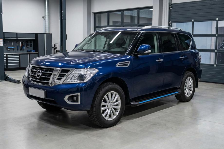 Nissan Patrol Y62 2010–2024 Boční nášlapy Maya Blue (2 ks, hliník) Image