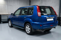 Nissan X-trail T30 2002–2007 Boční nášlapy Maya Blue (2 ks, hliník) fotografie 1